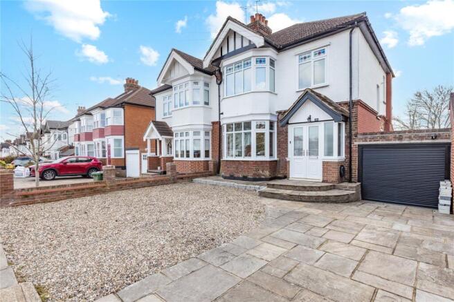 3 bed property, in Deyncourt Gardens, £875,000