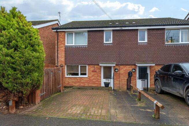 3 bed property, in Switchback Road South, £525,000