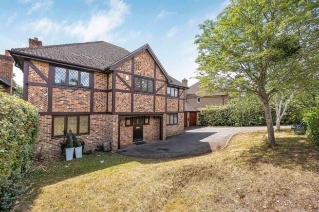 6 bed property, in Peppard Road, £1,295,000