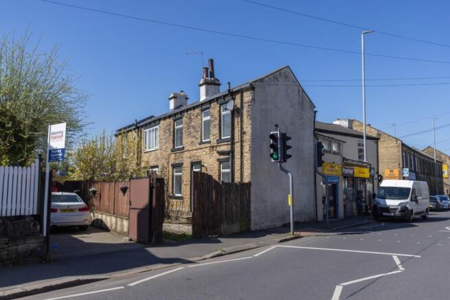 2 bed property, in Waterloo Road, £140,000