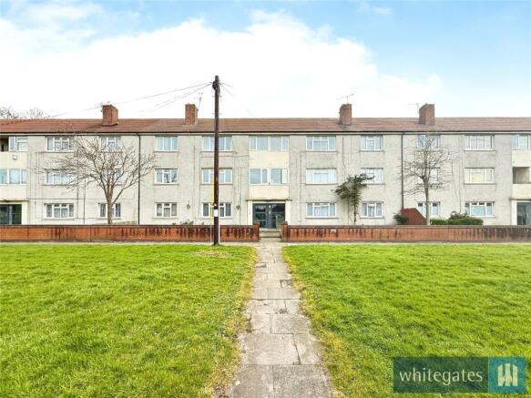 2 bed property, in Marie Curie Avenue, £80,000