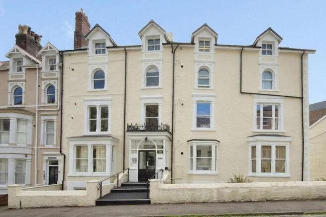 2 bed property, in Flat 1, £46,000
