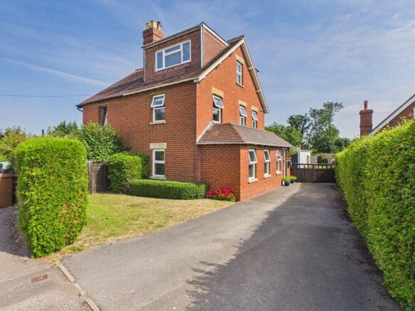 4 bed property, in Far Sandfield, £625,000