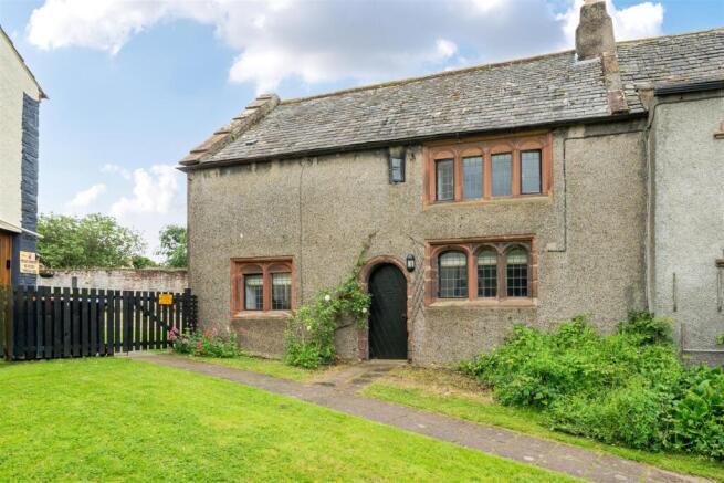 2 bed property, in Cross Hill, £265,000
