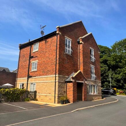2 bed property, in The Moorings, £175,000