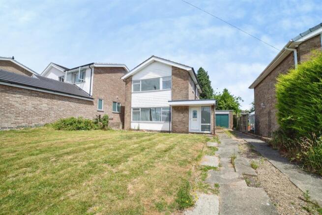3 bed property, in Dovedale Crescent, £300,000