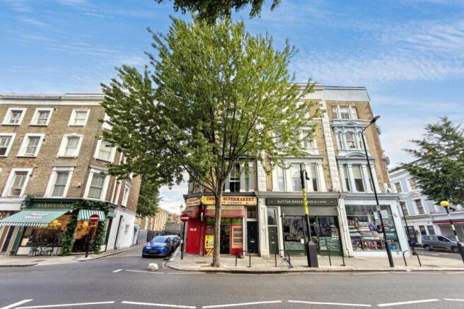 1 bed property, in Westbourne Park Road, £300,000