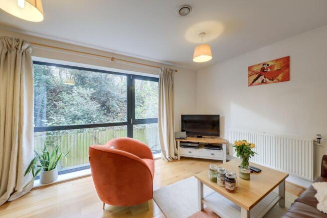 2 bed property, in Chiltonian Mews, £405,000