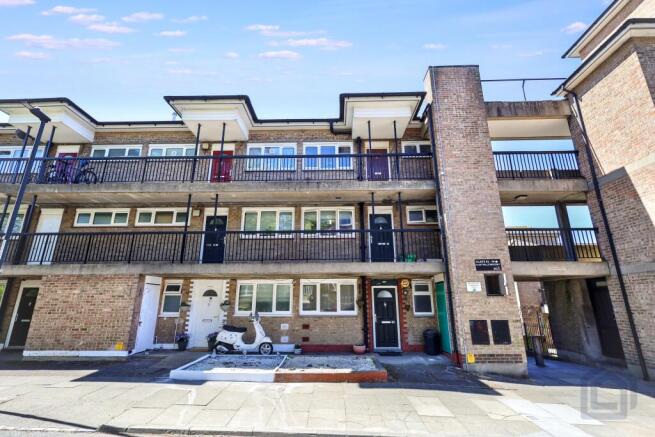 1 bed property, in 80 Flintmill Crescent Blackheath, £90,000