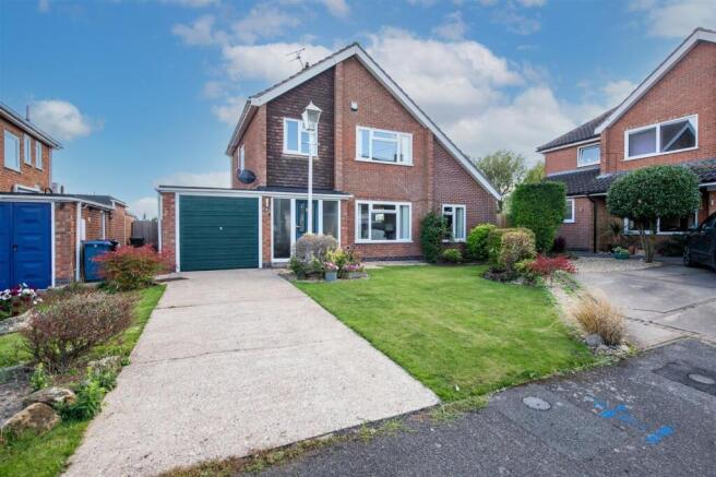 3 bed property, in Boswell Close, £450,000