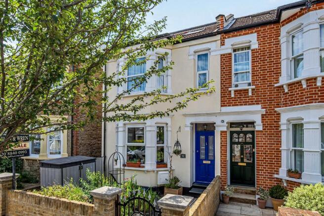5 bed property, in Grove Avenue, £1,095,000