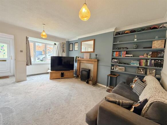 2 bed property, in Whitelass Close, £219,999