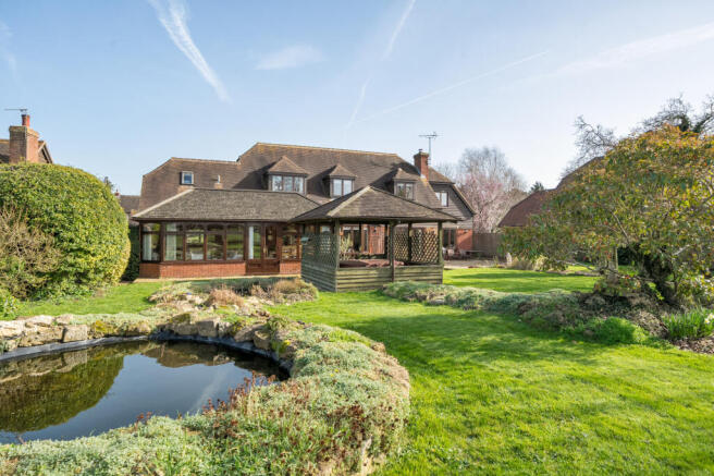 5 bed property, in High Street, £1,250,000
