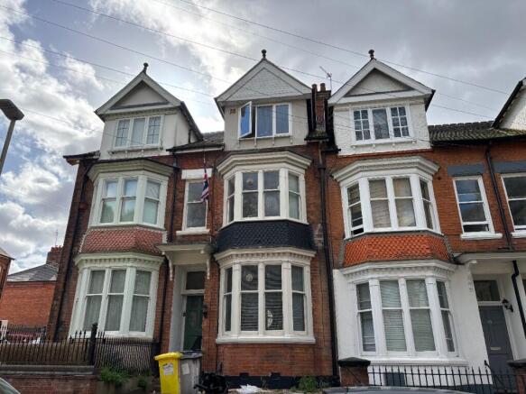 4 bed property, in 8Wentworth Road, £395,000