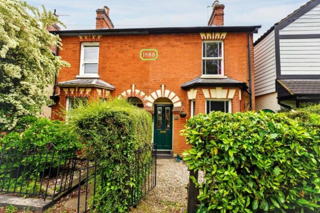 2 bed property, in Cambridge Road, £385,000