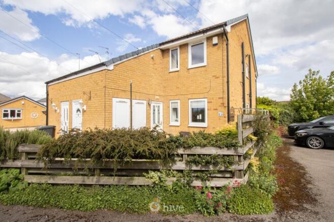 2 bed property, in Elmdale Drive, £135,000