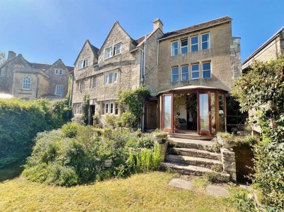 2 bed property, in Newtown, £650,000