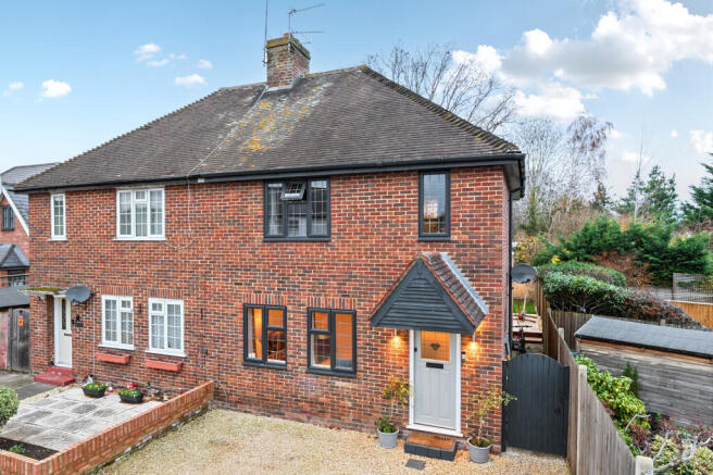 2 bed property, in Arbrook Lane, £800,000