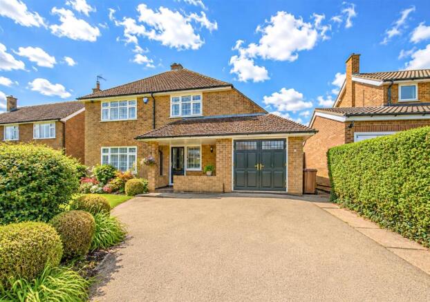4 bed property, in Chestnut Way, £695,000