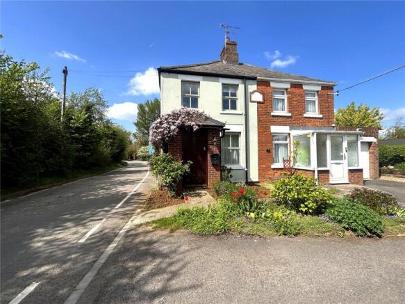 2 bed property, in South View Cottages, £300,000