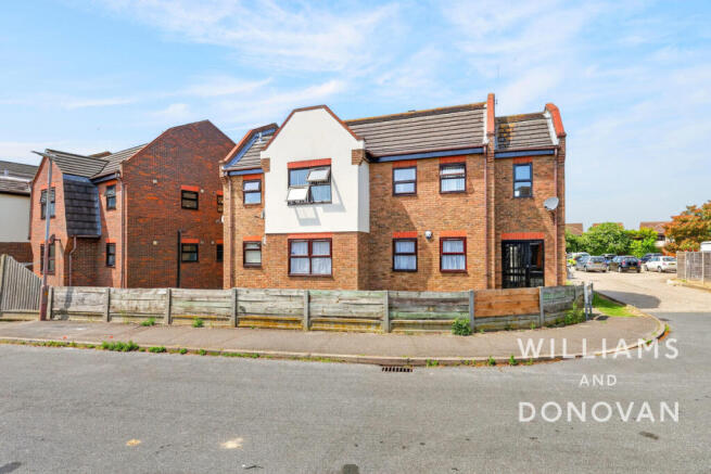 1 bed property, in The Ashleighs, £185,000