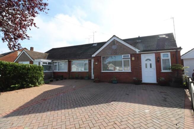 4 bed property, in Harrogate Close, £350,000