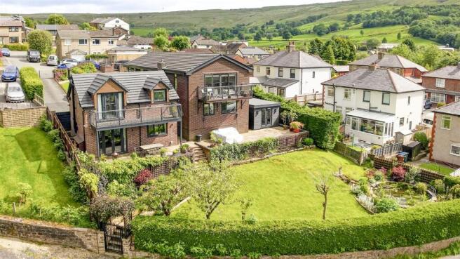 6 bed property, in Anderton Close, £850,000