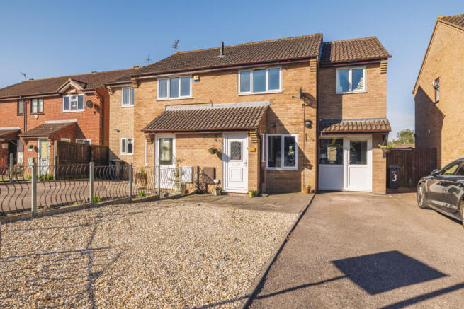 3 bed property, in Orchid Close, £290,000