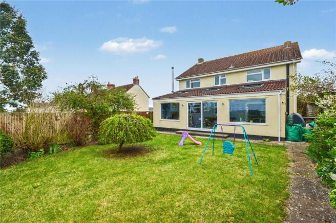 4 bed property, in Main Road, £425,000