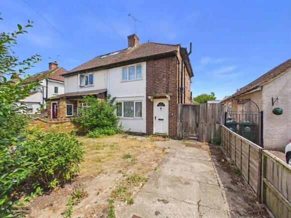 3 bed property, in Orchard Way, £485,000
