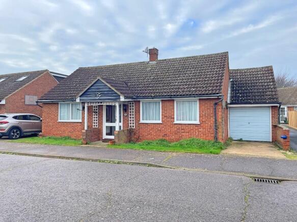 2 bed property, in Woodfield Drive, £360,000