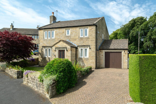 4 bed property, in Penny Green, £480,000