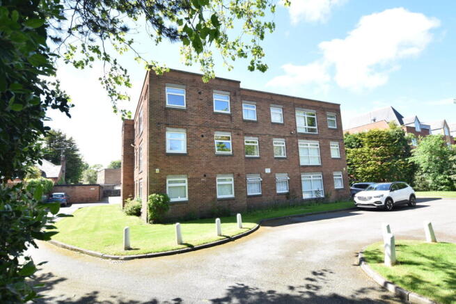 2 bed property, in Bidston Road, £95,000