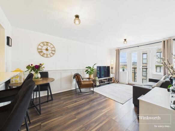 2 bed property, in Rookery Way, £300,000