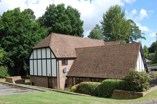 2 bed property, in Broad Ha'penny, £280,000
