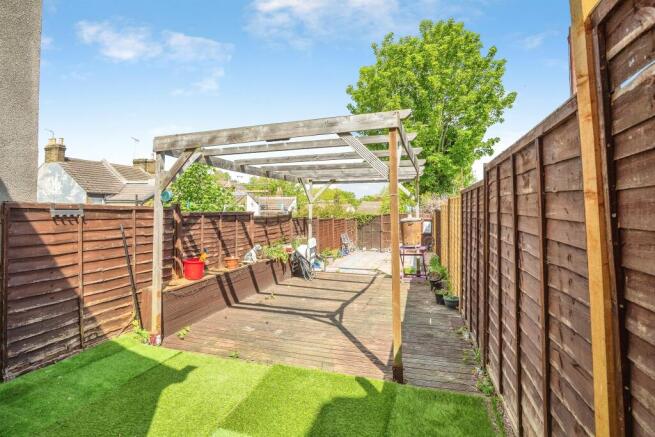 2 bed property, in Charter Street, £250,000