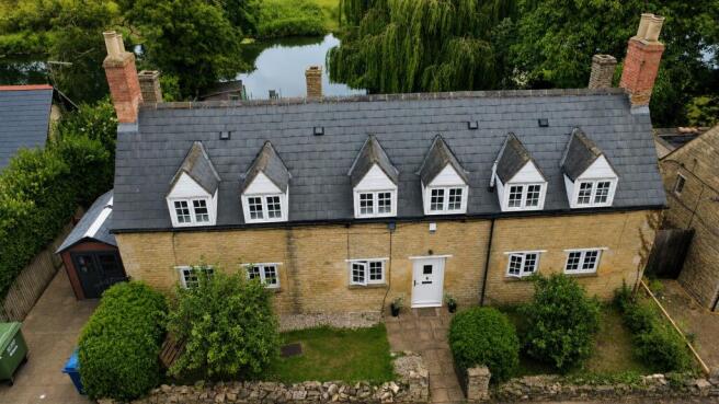 4 bed property, in Riverside Cottages, £400,000