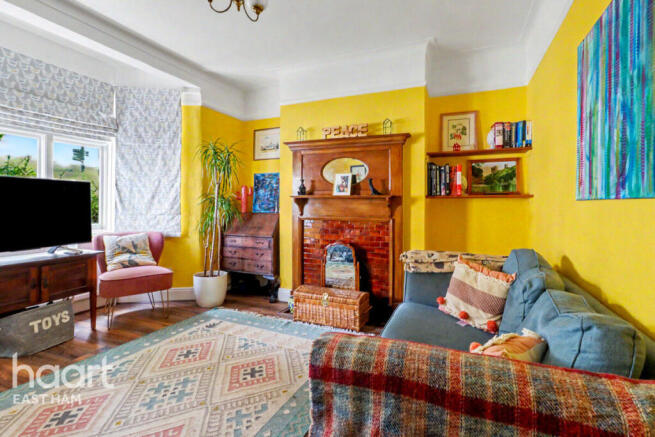 3 bed property, in Fourth Avenue, £625,000