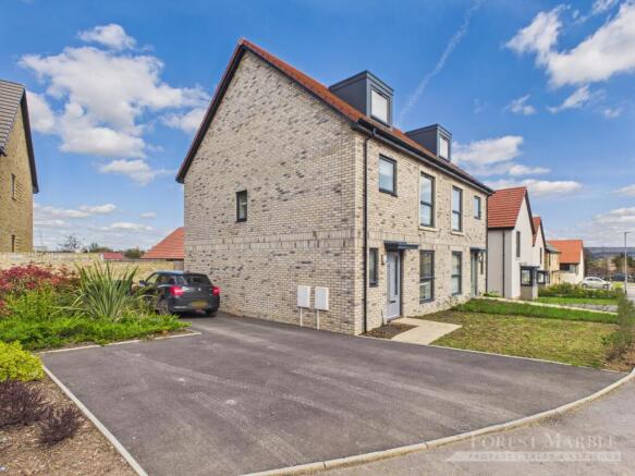 4 bed property, in Oakley Way, £400,000
