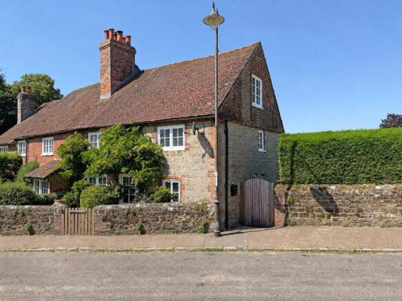 3 bed property, in Petworth, £550,000