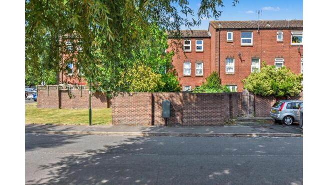 1 bed property, in 13 Parkway, £70,000