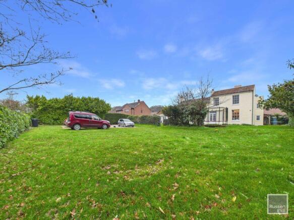 6 bed property, in Townhouse Road, £700,000