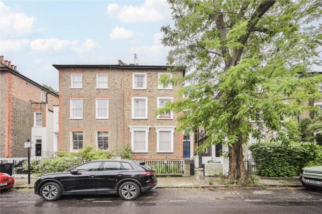 1 bed property, in Englefield Road, £495,000