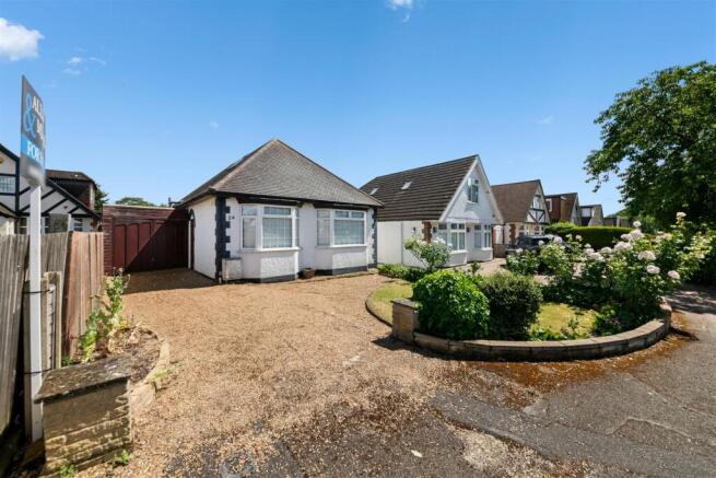 3 bed property, in Hill Lane, £675,000