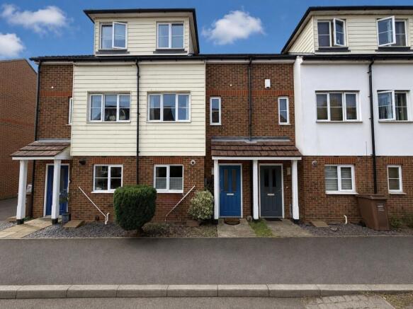 4 bed property, in Groombridge Drive, £350,000