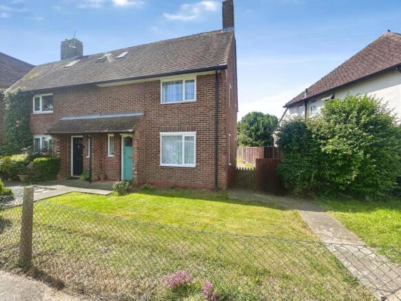 2 bed property, in Manor Road, £305,000