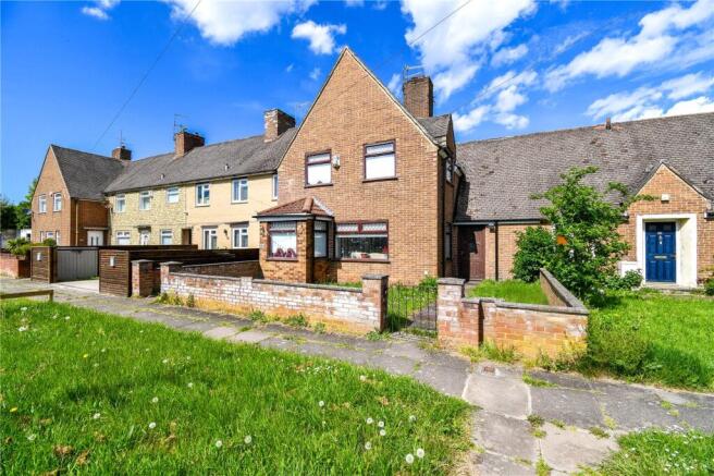 3 bed property, in Orrets Meadow Road, £165,000