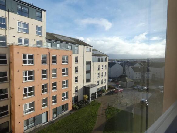 2 bed property, in Park Road, £160,000