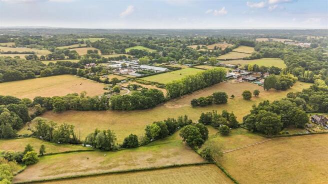 3 bed property, in Long Acres Farm, £2,000,000