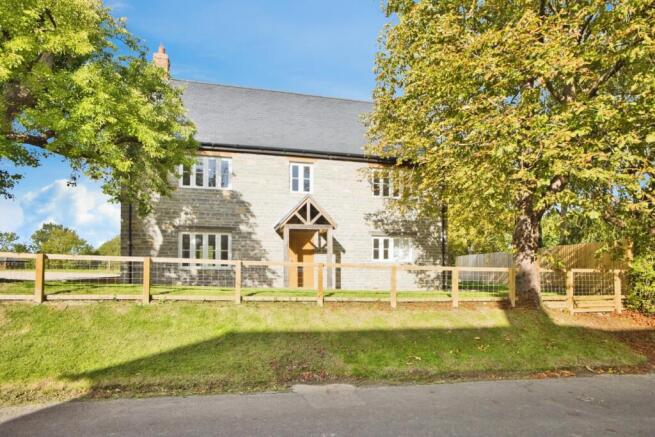 5 bed property, in Sparkford Road, £665,000